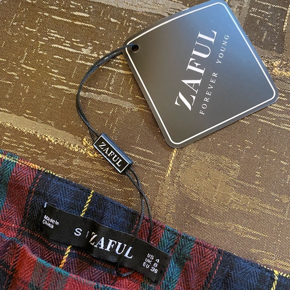 New plaid mini skirt - Picture 2 of 3